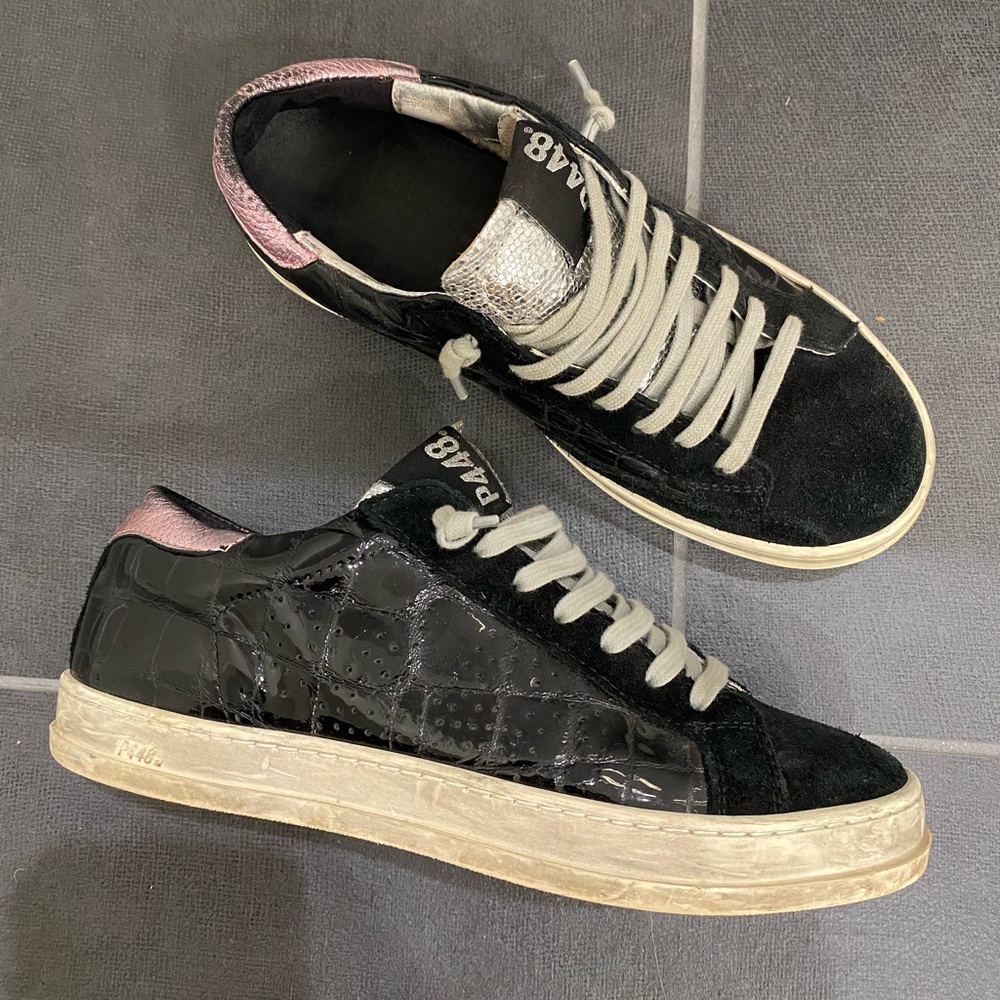 P448 Gorgeous Black and Silver Sneakers Size 35